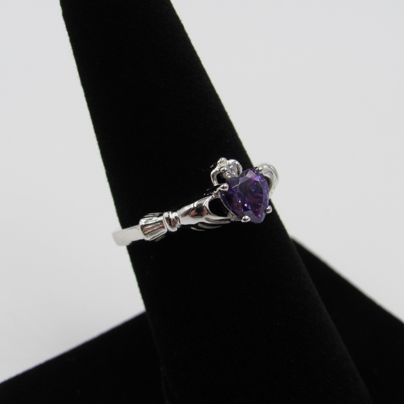 Sterling Silver Purple Heart CZ Diamond Irish Ring - Picture 3 of 5
